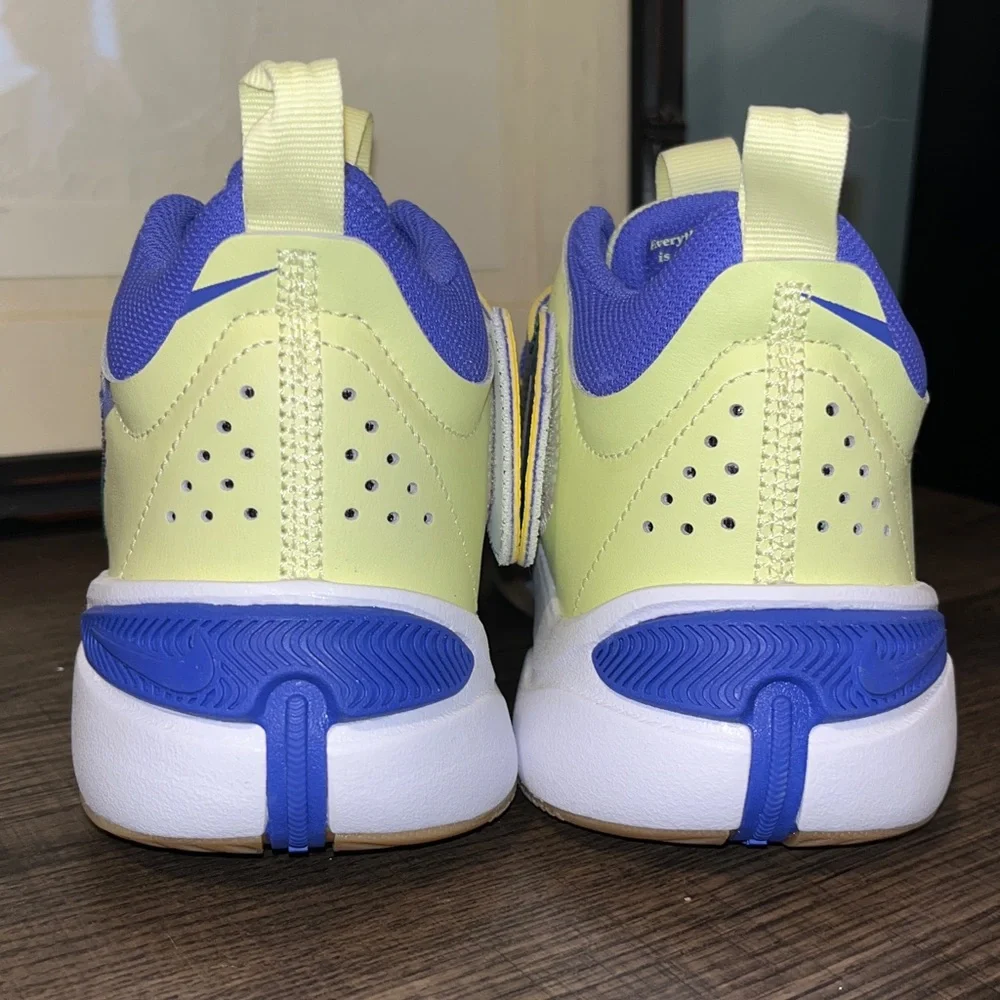 Nike(PS) Nike Team Hustle D 11 'Luminous Green sz 6 Youth NWT